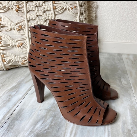 ❗ SOLD ❗ 🥰 DVF Laser Cut Booties - Picture 3 of 11